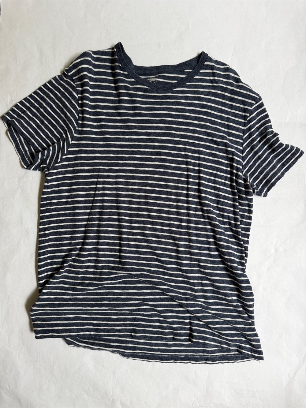 J Crew men’s short sleeve navy blue and white striped T Shirt XL  field knit
